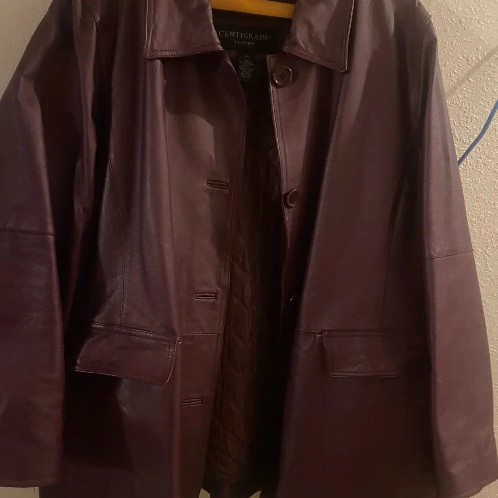 Elegant Women's Leather Jacket in Rich Purple - Picture 8 of 8